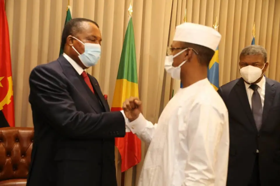 Accolade fraternelle entre Denis Sassou-N'Guesso et Mahamat IDRISS DEBY ITNO au mini-sommet de la CIRGL (photo d'archives)
