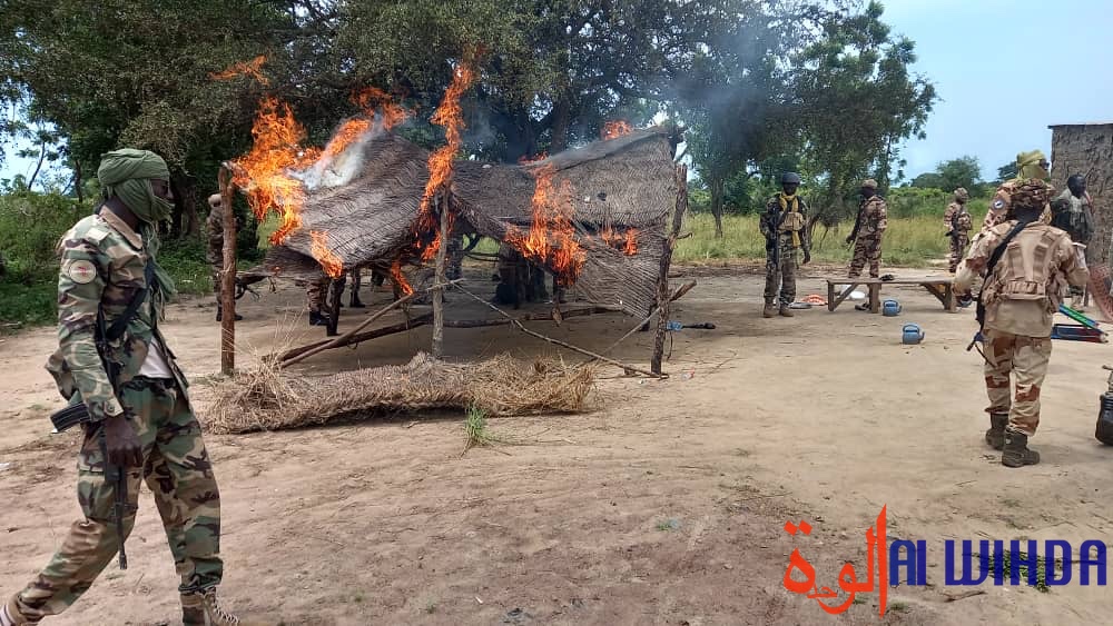 Tchad : le général Djontan Marcel démantèle des barrières, des gendarmes prennent la fuite Tchad : le général Djontan Marcel démantèle des barrières, des gendarmes prennent la fuite