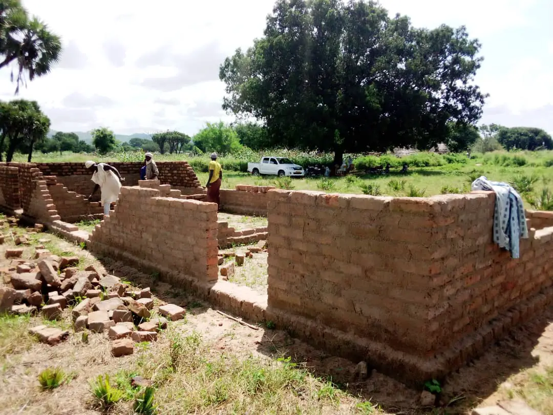 Tchad : au village Zoubli, les parents d'élèves font construire des classes pour la rentrée