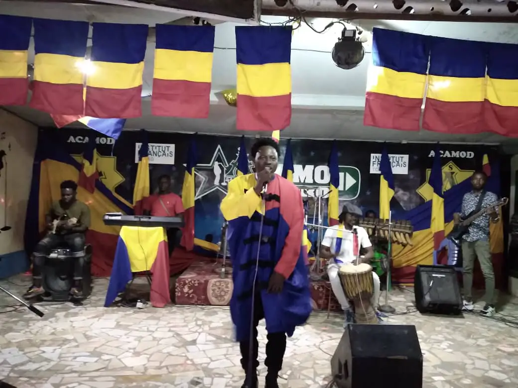 Tchad : Ray's Kim célèbre le tricolore pour son concert à Acamod