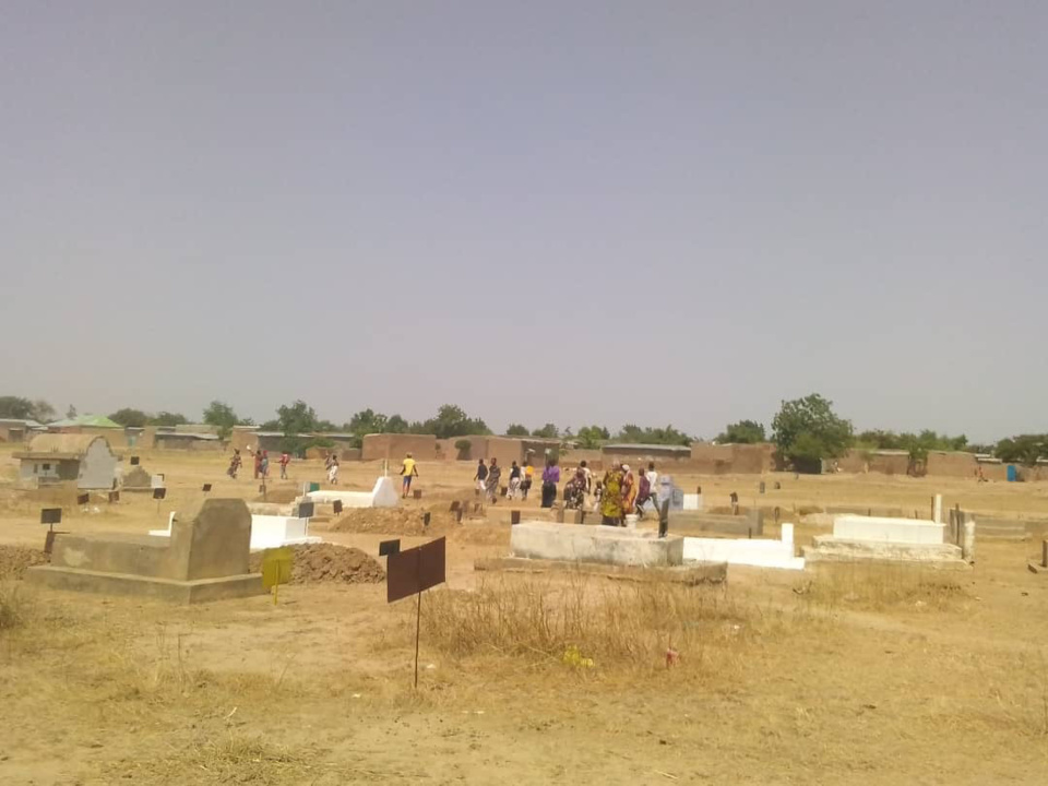 Tchad : fête de la Toussaint, "un jour de retrouvailles familiales pour nettoyer les tombeaux". © Martin Hidgé Ndouba/Alwihda Info