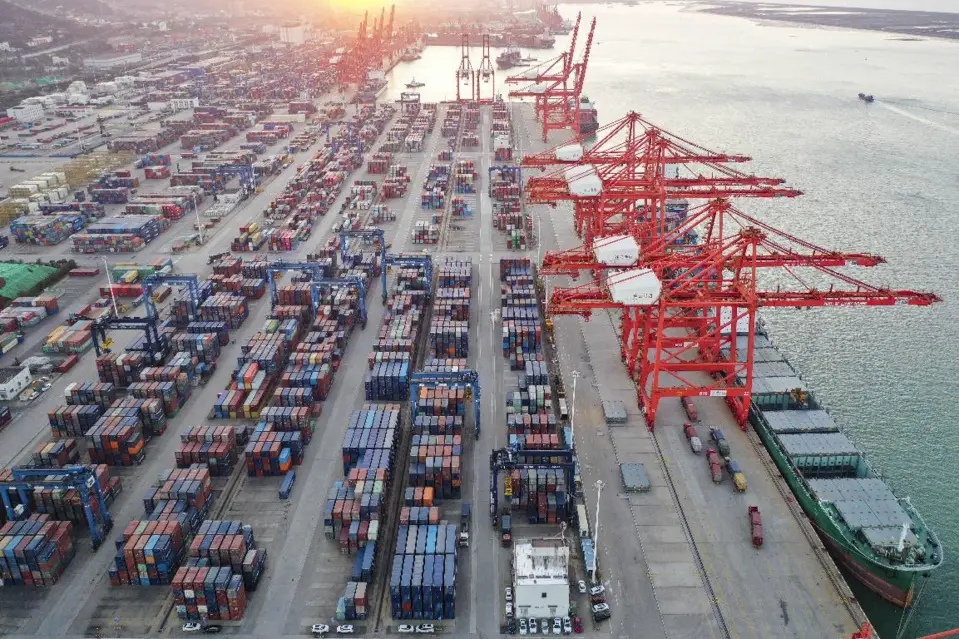 Photo taken on Oct. 12, 2021 shows a busy container terminal of Lianyungang Port in Lianyungang, east China’s Jiangsu province. (Photo by Si Wei/People’s Daily Online)