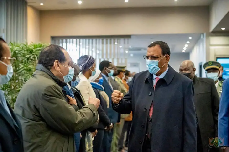Crise libyenne : le président du Niger en séjour en France