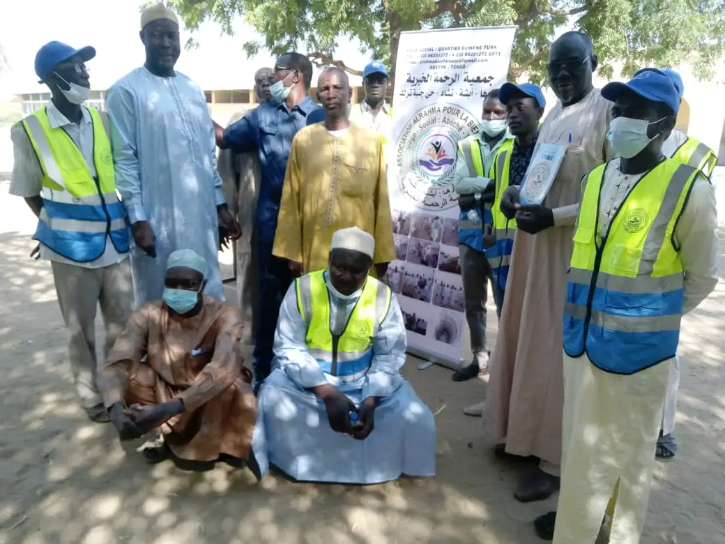 Tchad : "Al-Rahma" offre des fournitures scolaires à des écoliers au Ouaddaï