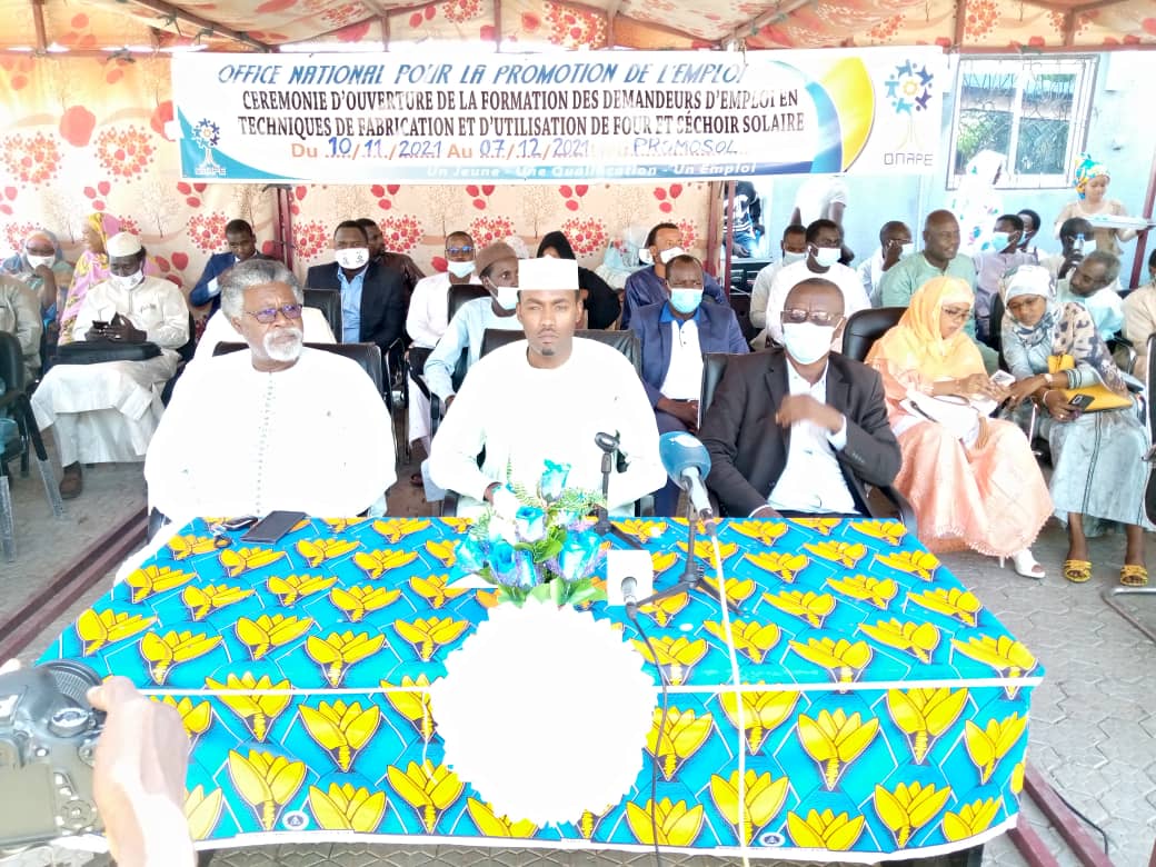 Tchad : l'ONAPE forme les demandeurs d'emploi sur la fabrication de four et séchoir solaire Tchad : l'ONAPE forme les demandeurs d'emploi sur la fabrication de four et séchoir solaire