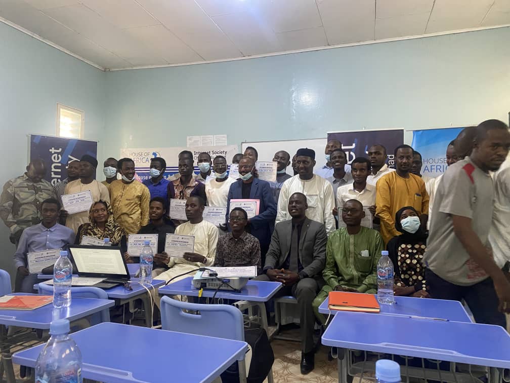 Tchad : House of Africa forme les internautes sur l'acceptation universelle. © Malick Mahamat/Alwihda Info Tchad : House of Africa forme les internautes sur l'acceptation universelle. © Malick Mahamat/Alwihda Info