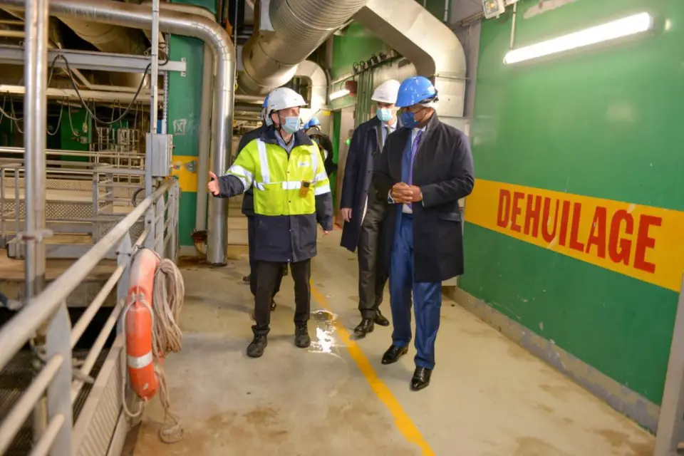Le ministre Denis Christel Sassou Nguesso visitant l'usine de traitement des eaux de Paris.