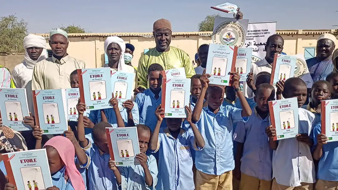Tchad : Al-Rahama offre des kits scolaires aux écoliers d’Abéché 