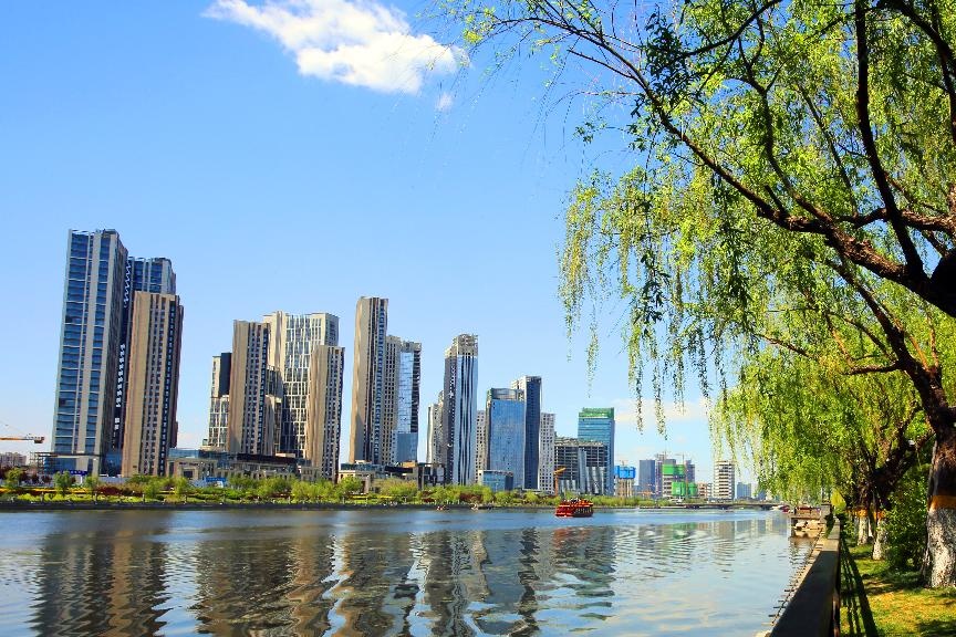 Photo shows a view of the Beijing-Hangzhou Grand Canal in Tongzhou district, Beijing. (Photo by Qin Shiming/People’s Daily Online)