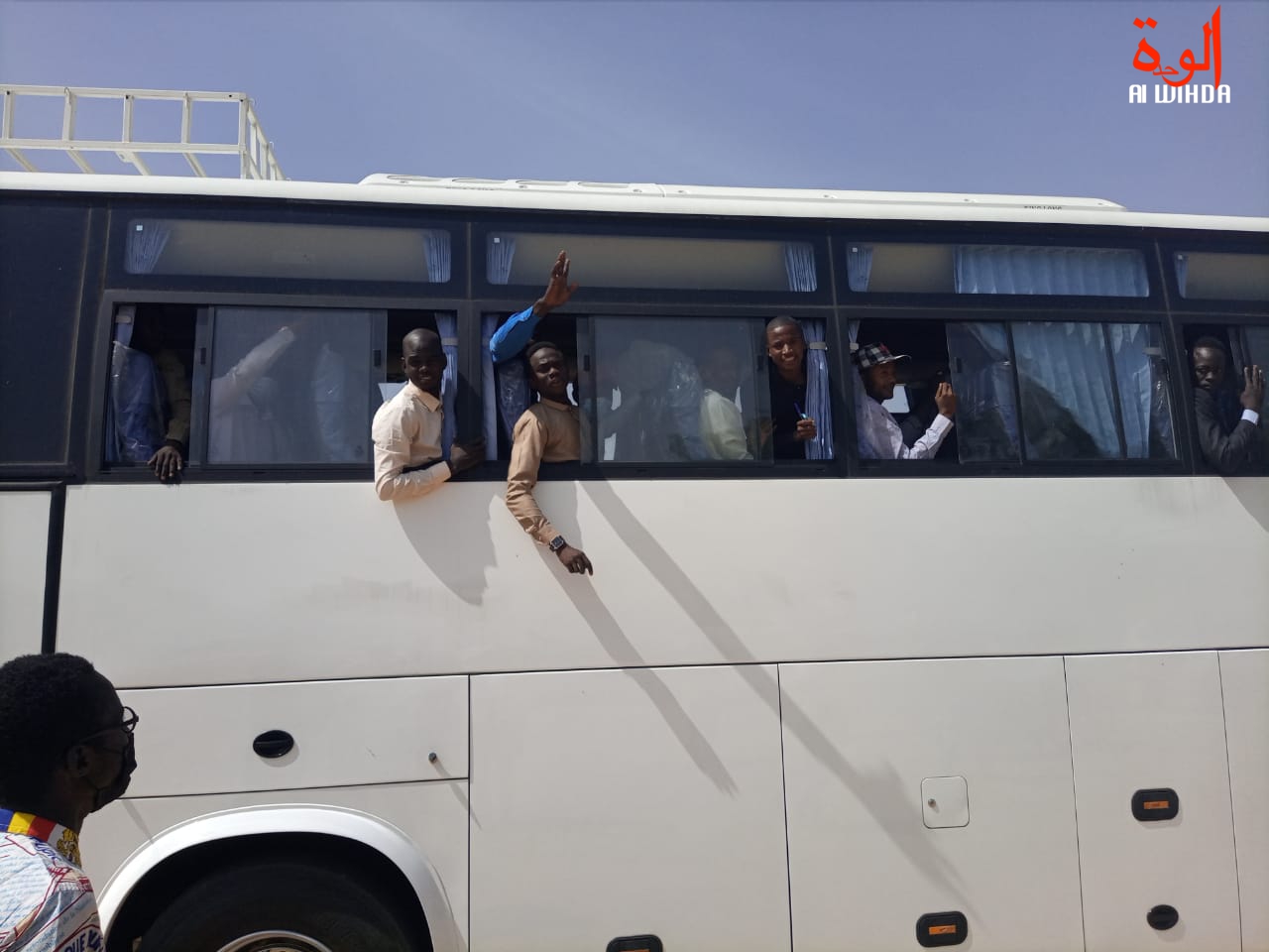 Tchad : les étudiants embarquent dans leurs nouveaux bus de transport. © Tchonchimbo Ouapi Raphaël/Alwihda Info