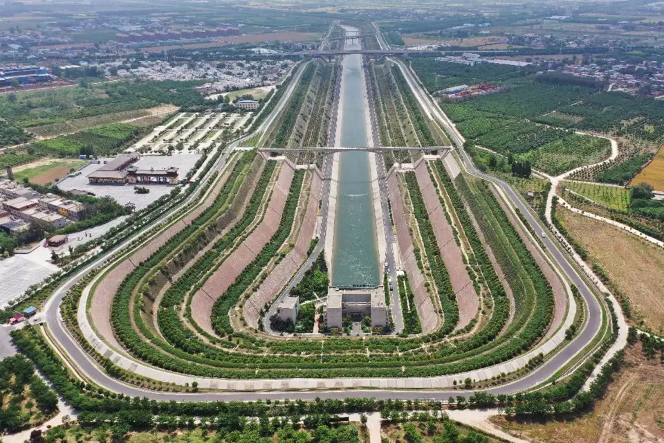 Photo taken in Xingyang county, Zhengzhou city, central China’s Henan province, shows a bird’s eye view of a tunnel project carrying water from the Yellow River’s southern bank to its northern bank. The tunnel is an important part of the middle route of China’s South-to-North Water Diversion Project, May 23, 2021. (Photo by He Wuchang/People’s Daily Online)