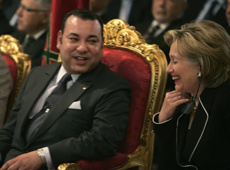 A Ouarzazate, le roi du Maroc rencontrait la Secrétaire d’Etat américaine Hillary Clinton lors d’une conférence sur l’environnement. (Copyright photo : getty images)
