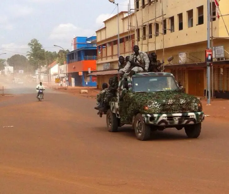 Des ex-Séléka patrouillent dans Bangui, ce matin. Crédit photo : Peggy Bruguière.