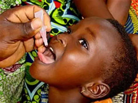 Campagne contre la polio.