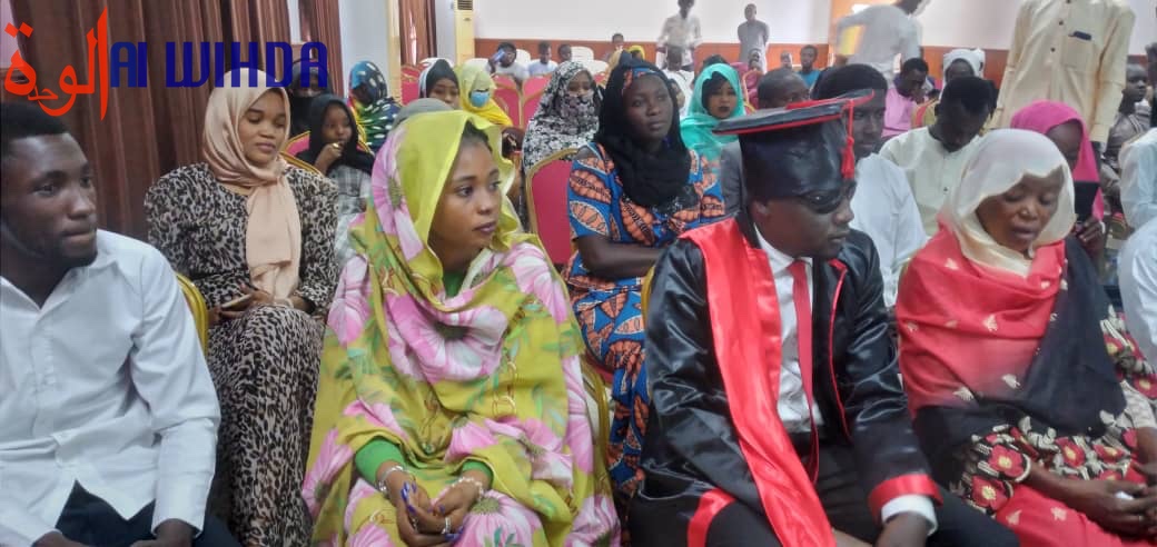 Tchad : non voyant, blessé par une grenade à 9 ans, il devient major de son université Tchad : non voyant, blessé par une grenade à 9 ans, il devient major de son université