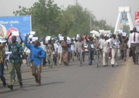 Des fonctionnaires manifestent à N'Djamena. Crédit photo : Sources