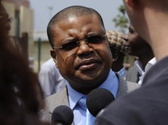 Nicolas Tiangaye, le 7 janvier 2013, à l'aéroport de Bangui. AFP PHOTO / SIA KAMBOU