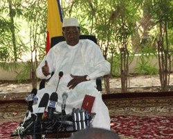 Le chef de l'Etat, Idriss Déby lors de la conférence de presse.