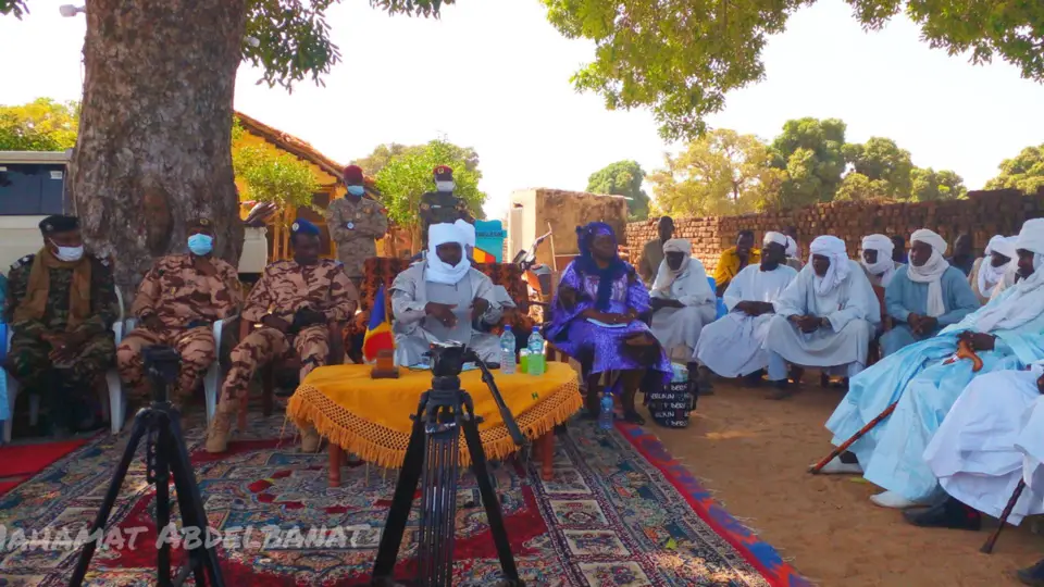 Tchad : le gouverneur du Salamat au contact de la population à Haraze-Mangueigne​.