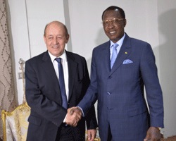 Plus d'une heure d'audience entre Idriss Déby et le ministre français de la Défense Plus d'une heure d'audience entre Idriss Déby et le ministre français de la Défense