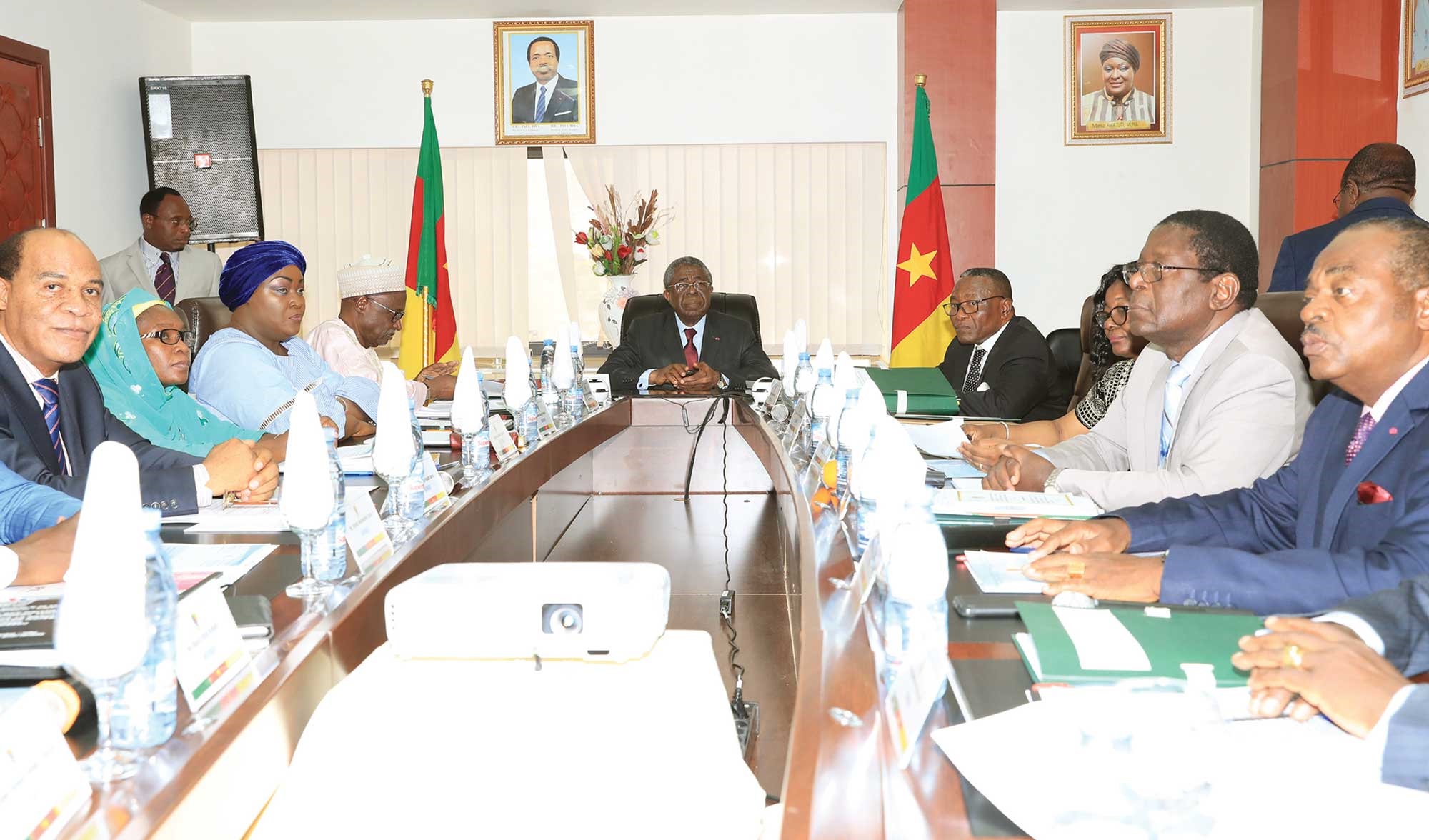 La Commission Musonge au cours d'une session. La Commission Musonge au cours d'une session.