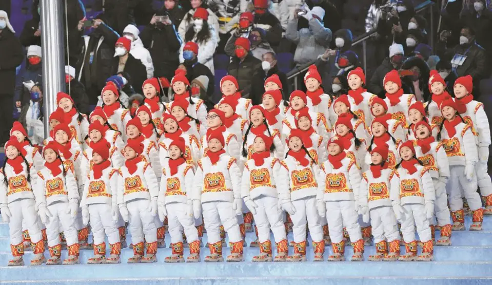 Photo shows children singing at the opening ceremony of the Beijing 2022 Winter Olympics. (Photo from Beijing Daily)