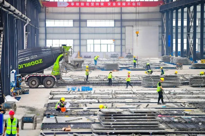 Workers produce pre-ordered products in a workshop of prefabricated building components of a company based in Ganzhou city, east China’s Jiangxi province, Nov. 3, 2021. (Photo by Hu Jiangtao/People’s Daily Online)