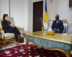 Idriss Déby reçoit la Directrice générale de la firme italienne FINASI. Crédit photo : Presidencetchad.org