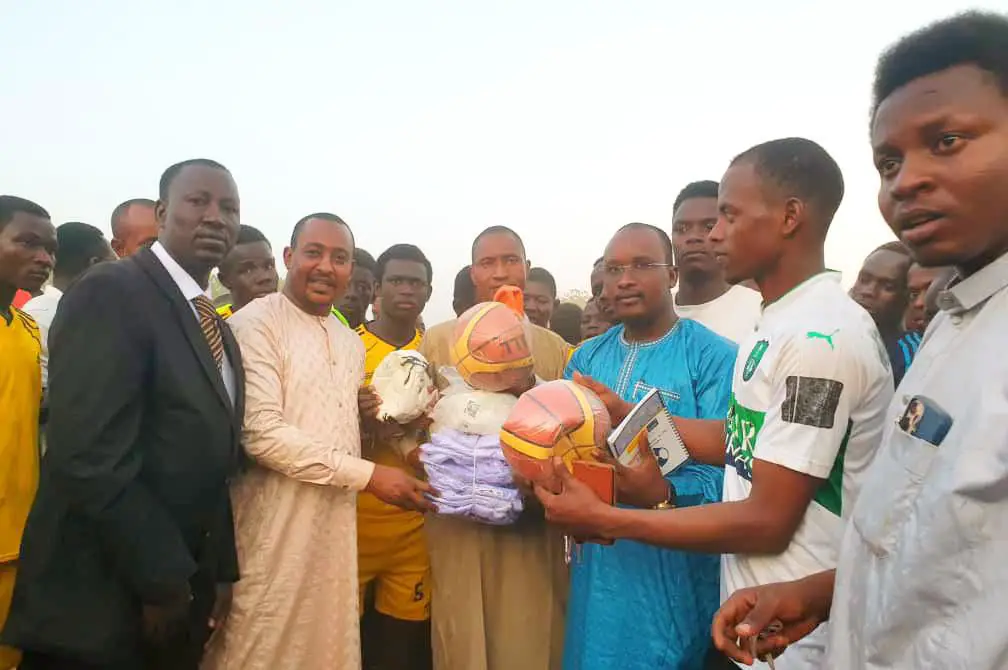 Tchad : les jeunes footballeurs d'Aboudeïa reçoivent un don en équipements sportifs