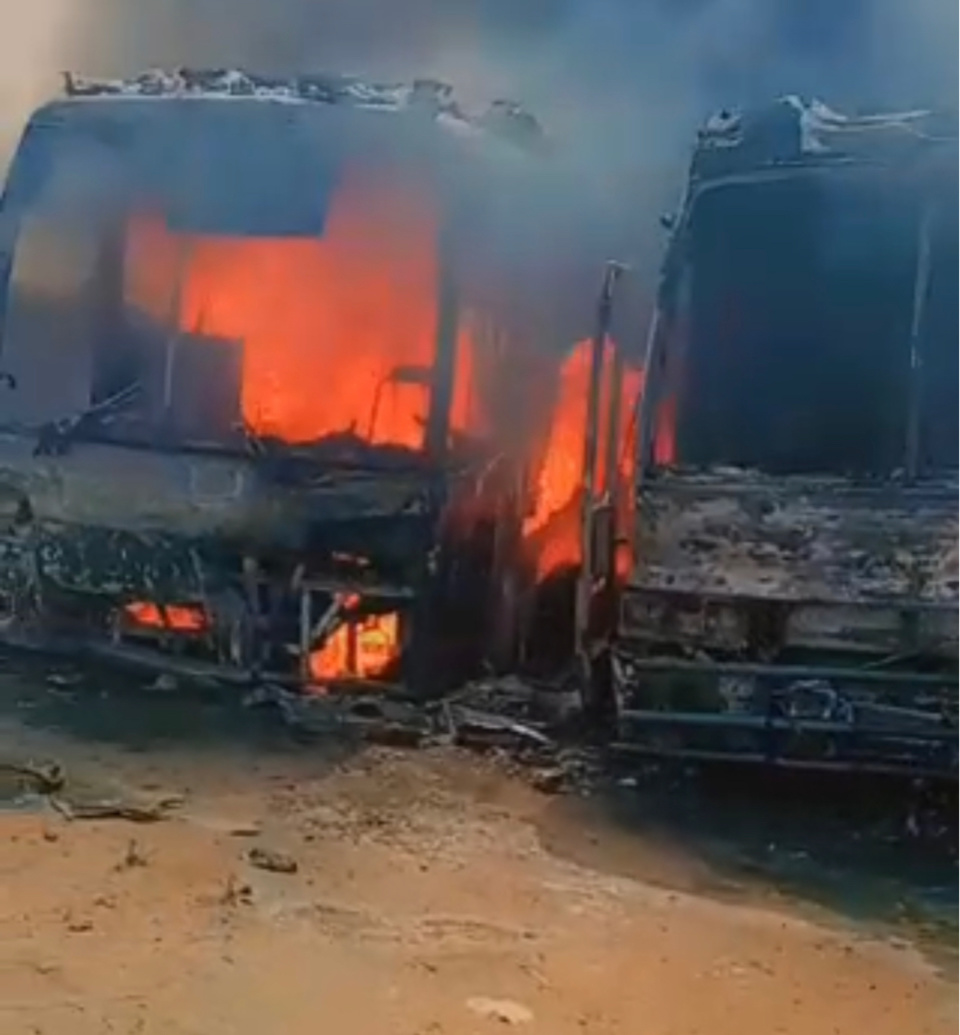 Tchad : un incendie calcine deux bus de transport à Abéché Tchad : un incendie calcine deux bus de transport à Abéché