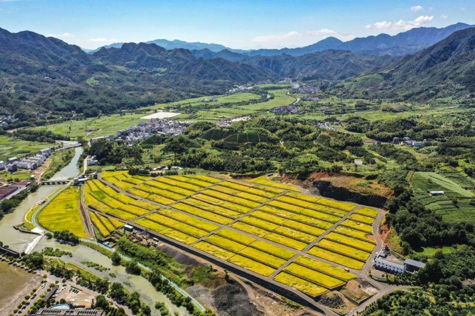 An abandoned coal mine is turned into a terrace in Xianqian village, Liucheng She ethnic township, Wuyi county, Jinhua, east China's Zhejiang province. (Photo by Zhu Hui/People's Daily Online)