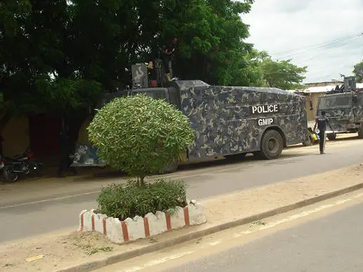Des véhicules de la police. Crédit photo : Sources