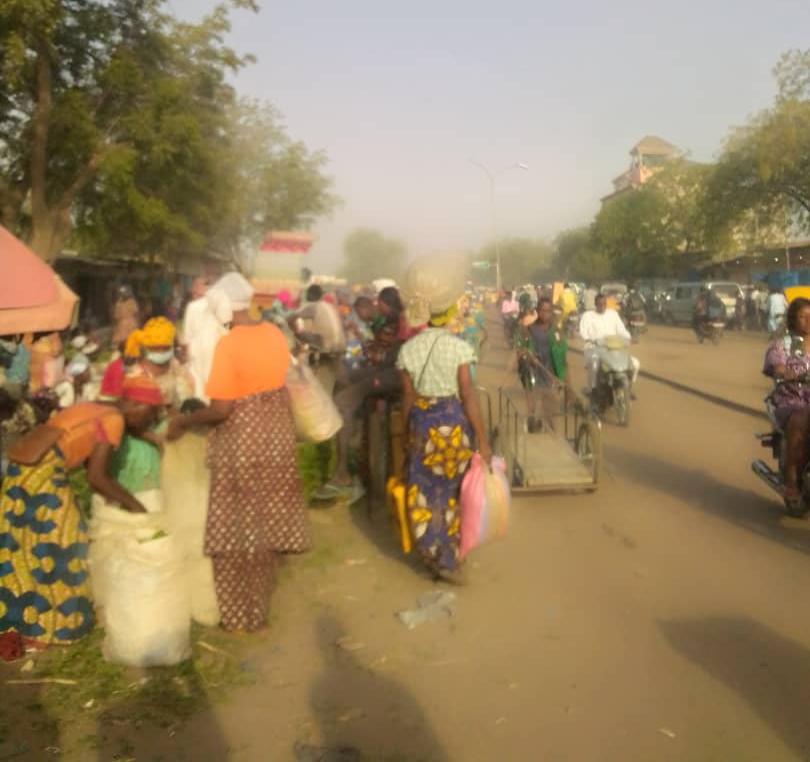 Tchad : circulation à proximité du marché de Dembé, un chemin de croix