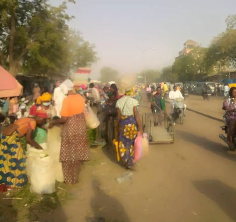 Tchad : circulation à proximité du marché de Dembé, un chemin de croix