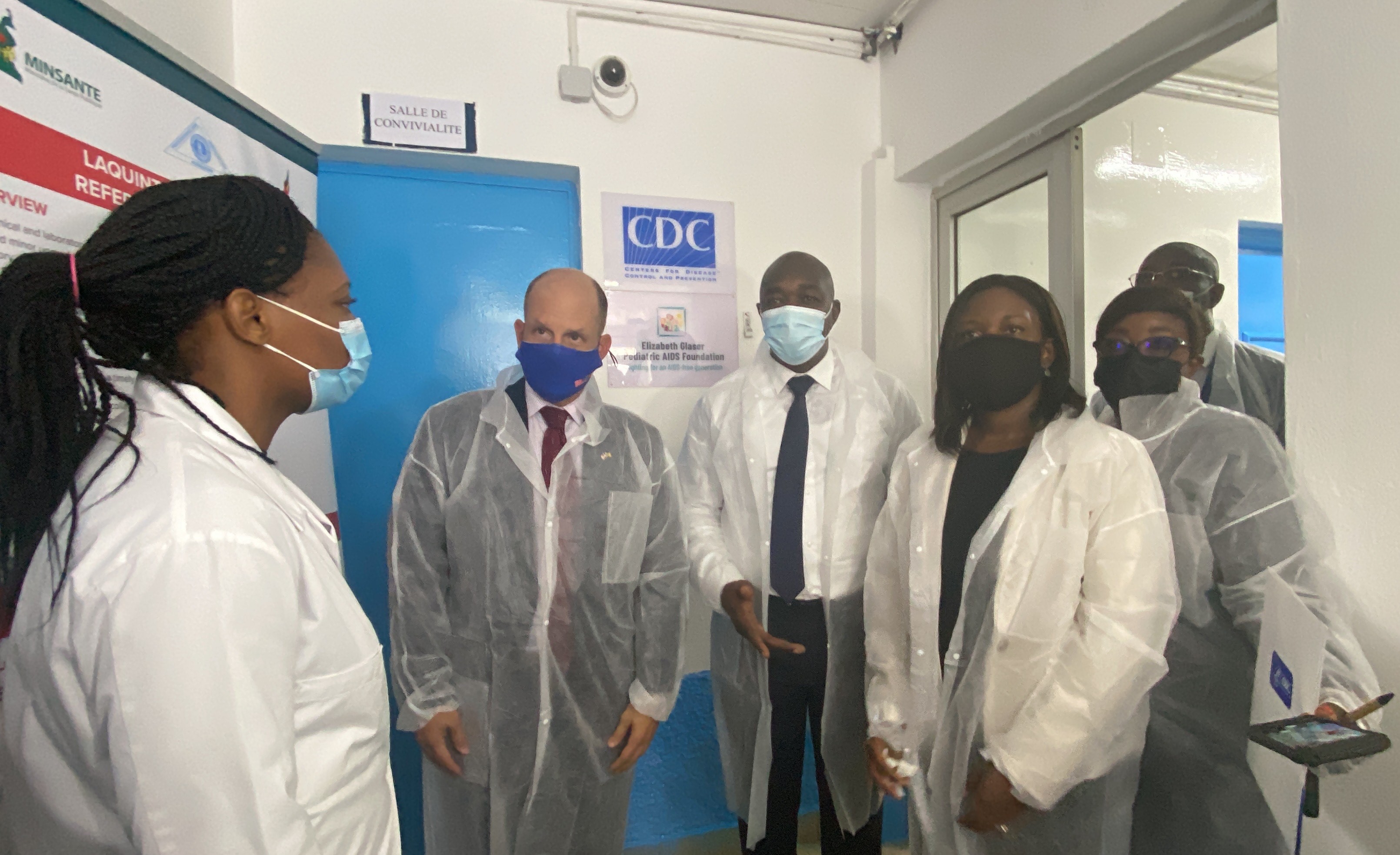 Cameroun : l’ambassadeur des États-Unis visite l'hôpital Laquintinie de Douala