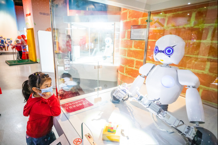 Children visit the science museum of Bijie, southwest China’s Guizhou province, April 10, 2022. (Photo by Luo Dafu/People’s Daily Online)