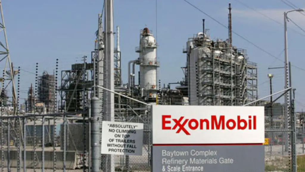 ExxonMobil (photo d'une raffinerie au Texas) exploite le pétrole dans le bassin de Doba au Tchad. (Photo : Reuters)