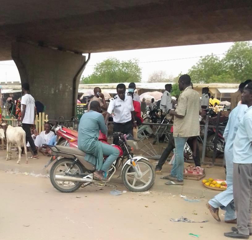 Tchad : sous le viaduc de Dembé, le contrôle est un business pour les policiers Tchad : sous le viaduc de Dembé, le contrôle est un business pour les policiers