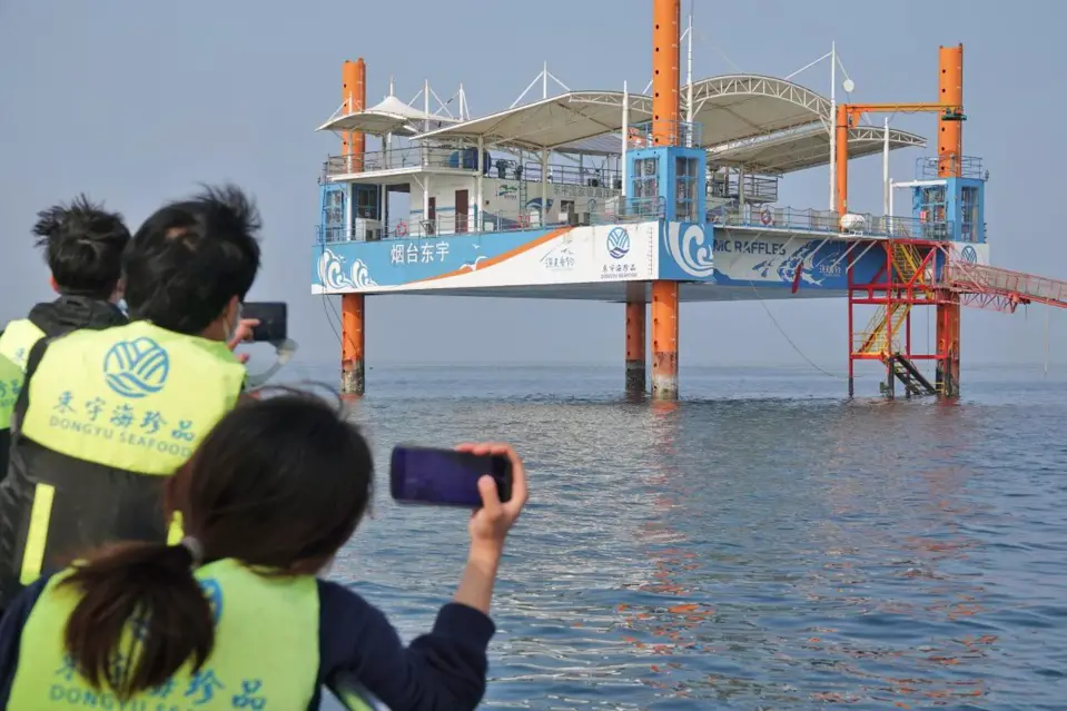 Tourists are on a trip to a self-elevating marine ranching complex in Yantai, east China's Shandong province, April 19, 2022. (Photo by Tang Ke/People's Daily Online)
