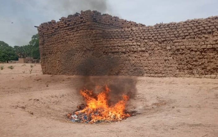 Tchad : incinération de faux médicaments et produits périmés à Béré