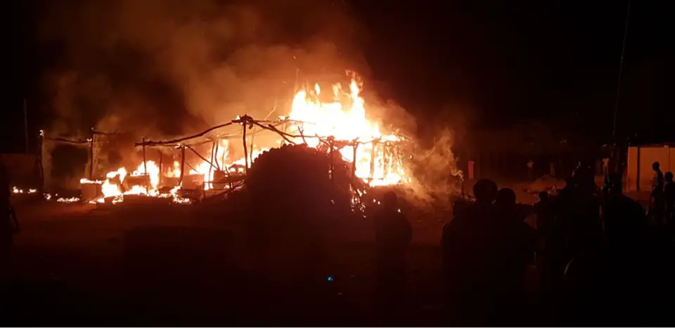 حريق هائل في مدينة ابشة بموقف بلتن سوق العطرون عند منتصف الليل 