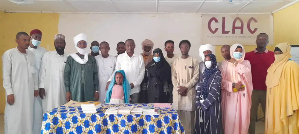 Tchad : des associations des jeunes offrent un don de livres au CLAC de Mao