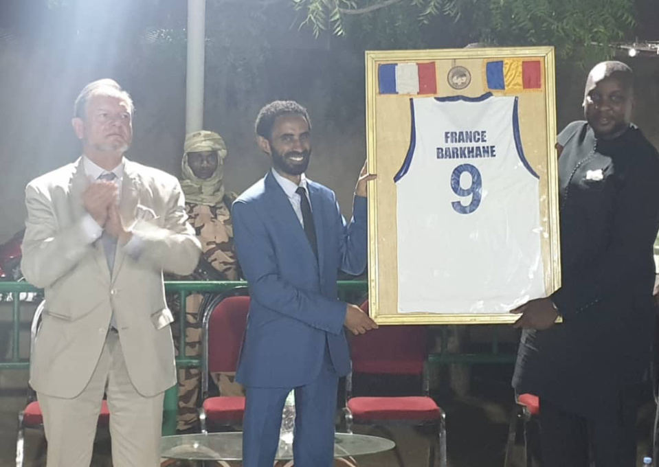 Tchad : un match de basket de fraternité avec les joueurs de la force Barkhane