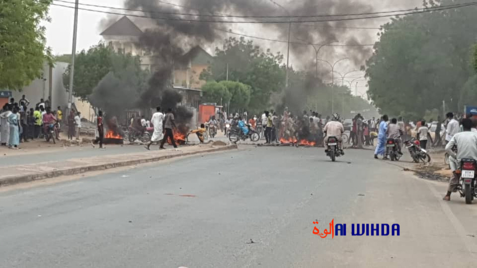 Tchad : Al Nassour condamne fermement les atteintes lors de la manifestation de Wakit Tamma Tchad : Al Nassour condamne fermement les atteintes lors de la manifestation de Wakit Tamma