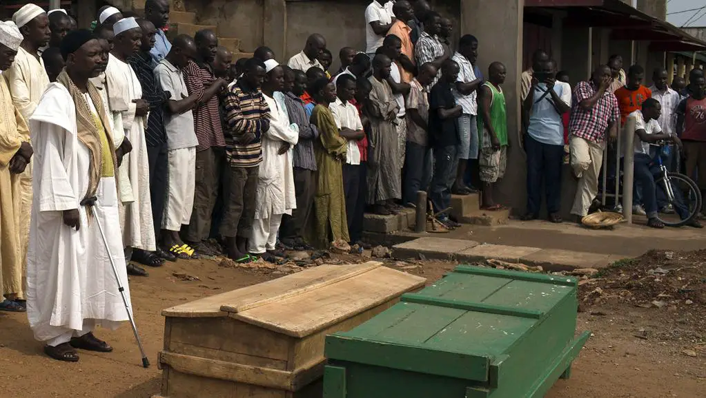 Les cercueils de deux musulmans tués dans le quartier de PK5, le 23 mars 2014, Bangui. REUTERS/Siegfried Modola