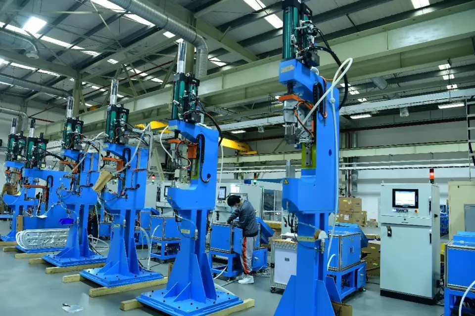 Production technicians of a German-funded company in the high-tech industrial development zone of Taicang city, east China’s Jiangsu province, adjust stamping equipment developed for automobile manufacturing, household appliances and industrial electrical equipment, May 12, 2022. (Photo by Ji Haixin/People’s Daily Online)