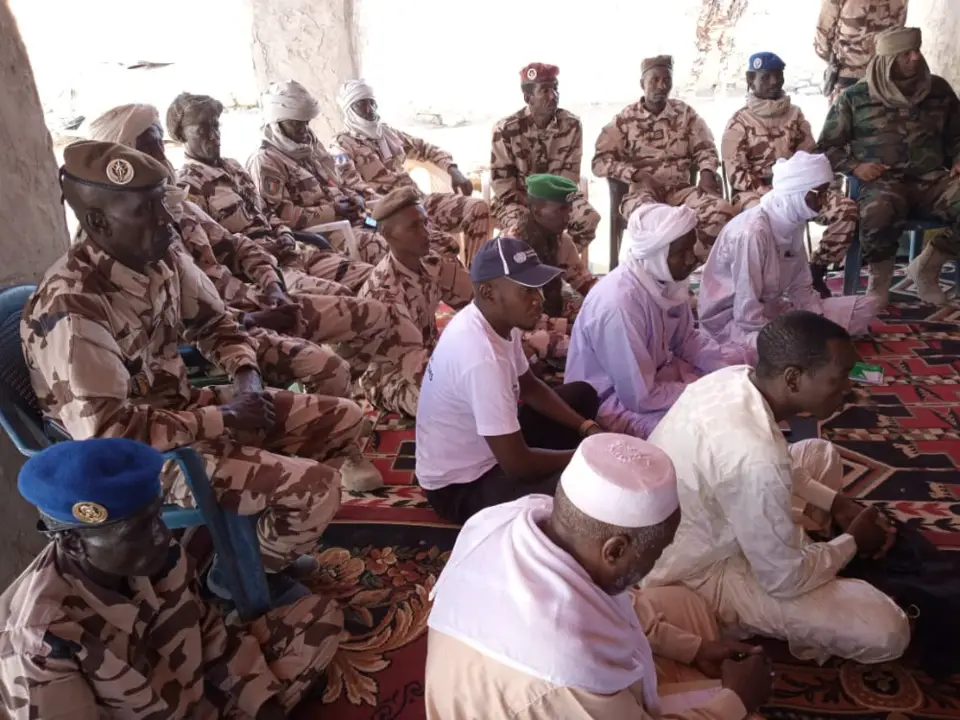 Tchad : le gouverneur du Kanem au contact de la population à Nokou