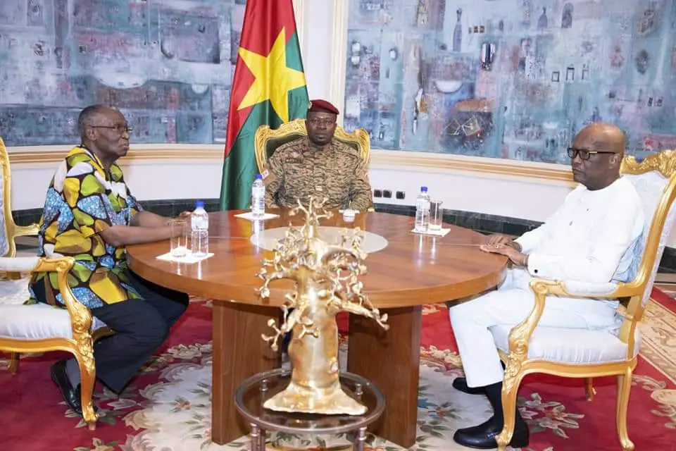 Burkina : le président Damiba échange avec les anciens chefs d’Etat Kabore et Ouedraogo