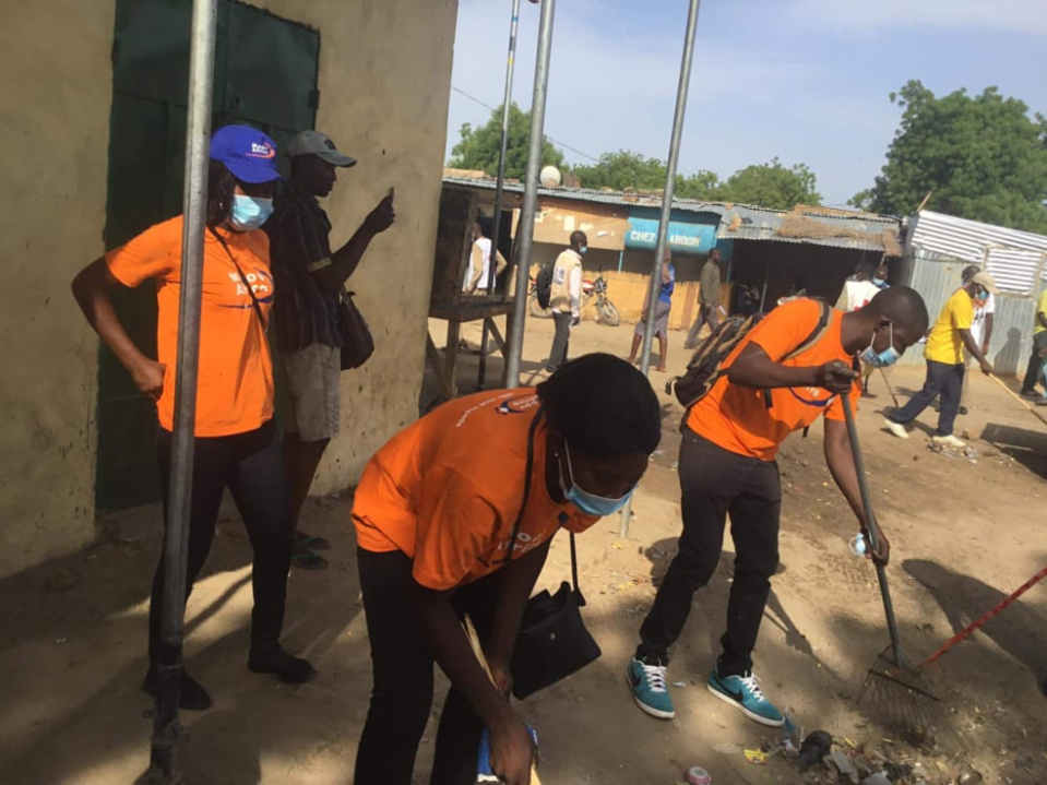 Tchad : Moov Africa lance une grande opération de salubrité à Koundoul Tchad : Moov Africa lance une grande opération de salubrité à Koundoul