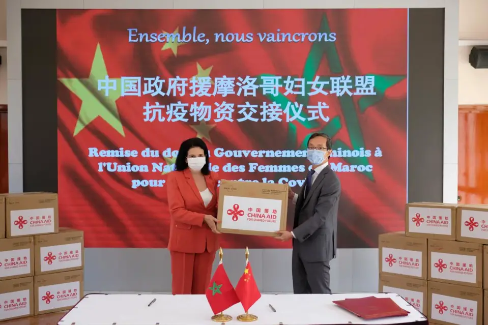 On behalf of Professor Peng Liyuan, Charge d'Affaires Mao Jun of the Chinese Embassy in Morocco hands over epidemic prevention materials donated by the Chinese government to the Moroccan side, July 21, 2020. (Photo courtesy of the Chinese Embassy in the Kingdom of Morocco)